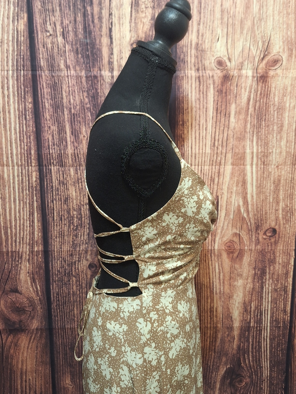 Lulu's Gold Floral Maxi Dress Criss Cross Back Size Small NWT! - Picture 4 of 8